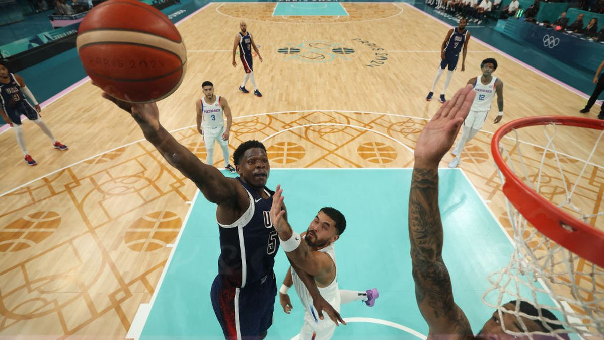 Anthony Edwards goes to the basket. GETTY IMAGES