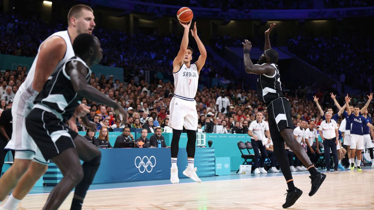 Bogdan Bogdanovic shoots over Marial Shayok. GETTY IMAGES