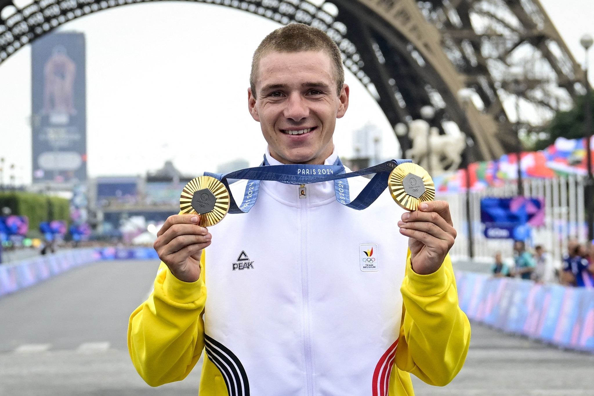 Remco Evenepoel celebrates in Paris. GETTY IMAGES