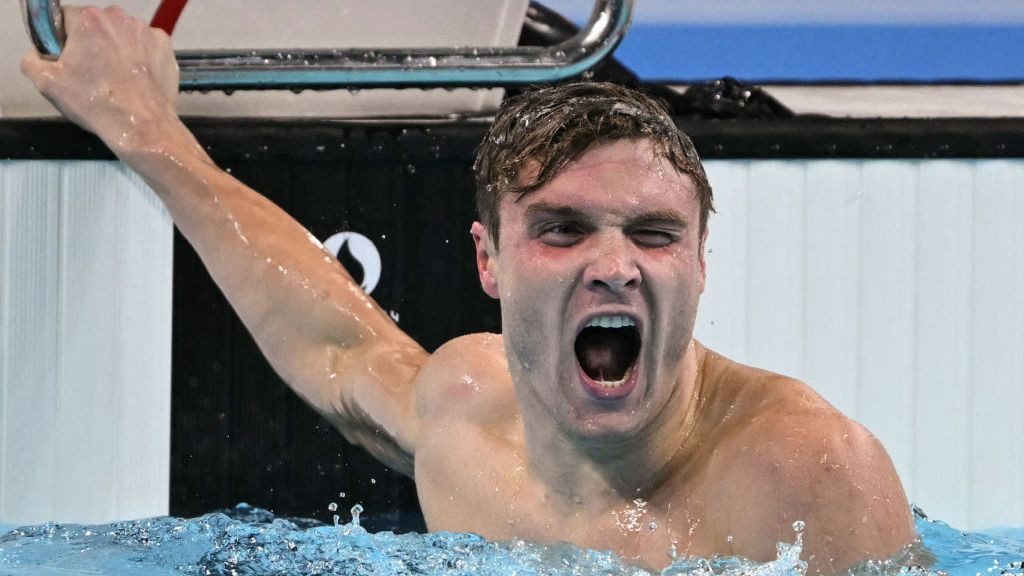 US' Bobby Finke celebrates after winning the final of the men's 1500m freestyle swimming. GETTY IMAGES