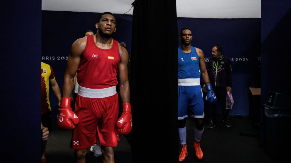 
Reyes Pla and Loren Berto before stepping into the ring. GETTY IMAGES