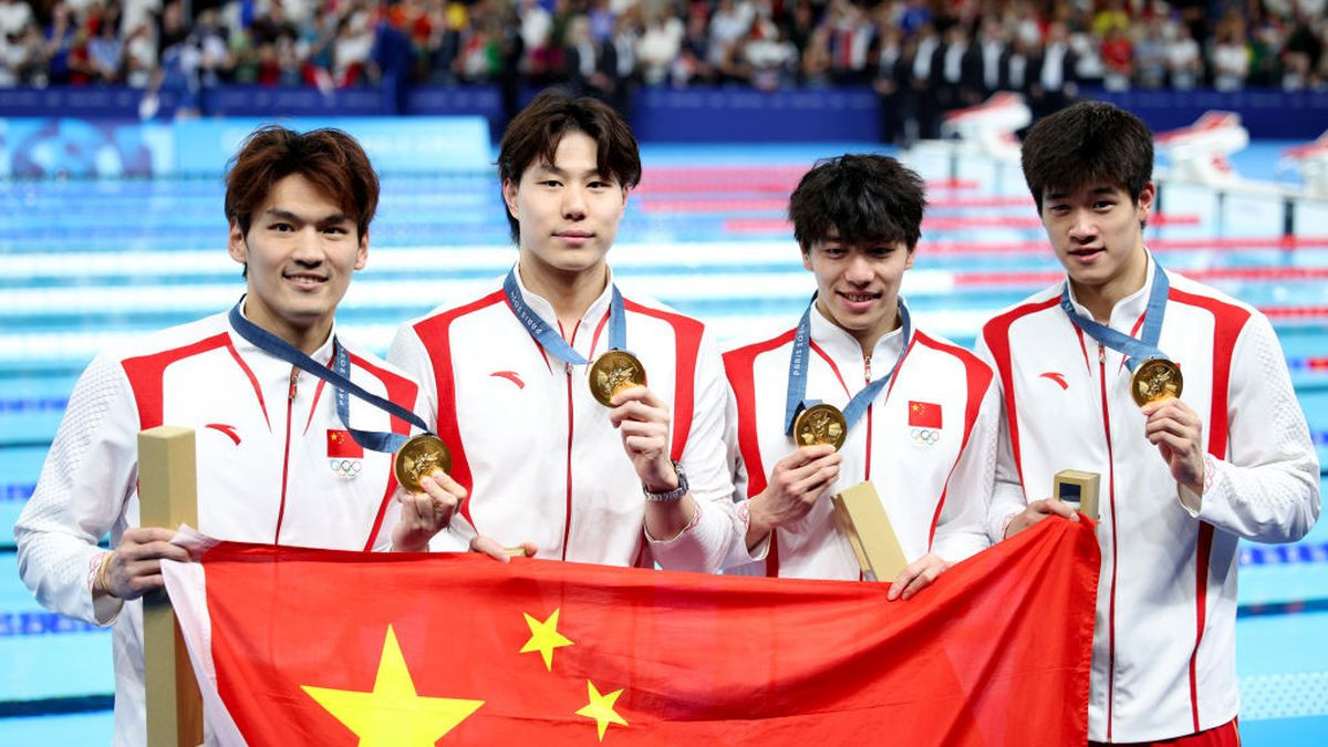 Gold Medalists Xu Jiayu, Qin Haiyang, Sun Jiajun and Pan Zhanle of Team China pose on the podium. GETTY IMAGES