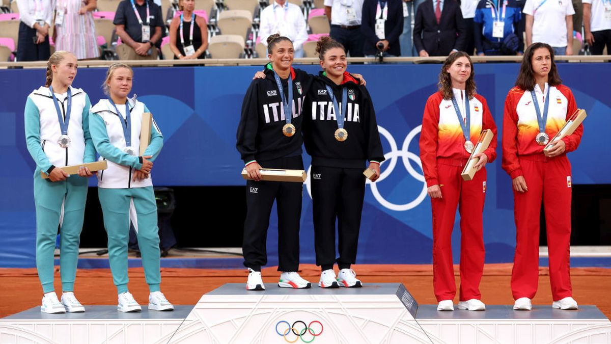 Italy, Gold medallists, Neutral Athletes, Silver medallists and Spain, Bronze medallists pose on the podium. GETTY IMAGES