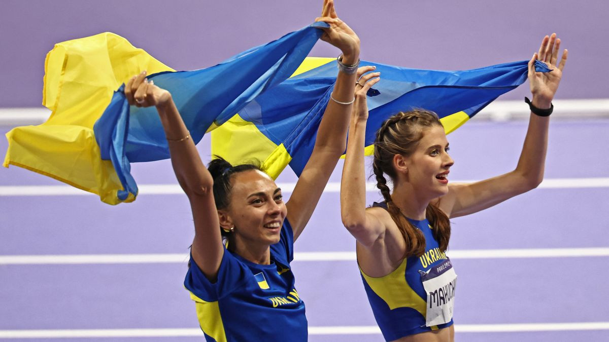 Mahuchikh shared the celebration with his compatriot Gerashchenko. GETTY IMAGES