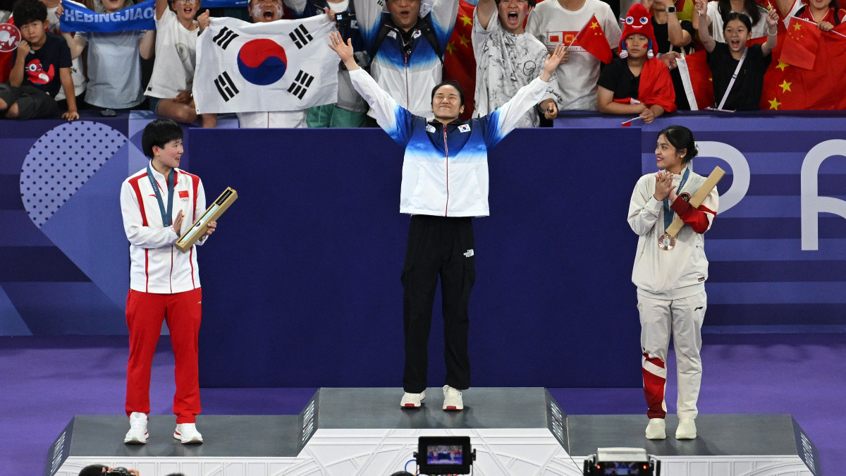 Award ceremony of the women's singles competition. GETTY IMAGES