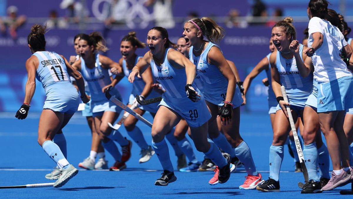  Team Argentina celebrate victory in the the Quarter Final Women's match between Argentina and Germany. GETTY IMAGES