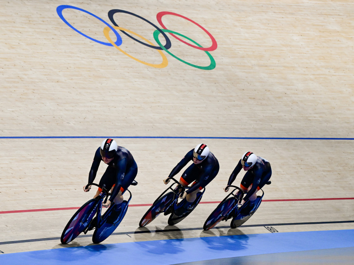 Team GB trio set new world record in women's Team Sprint