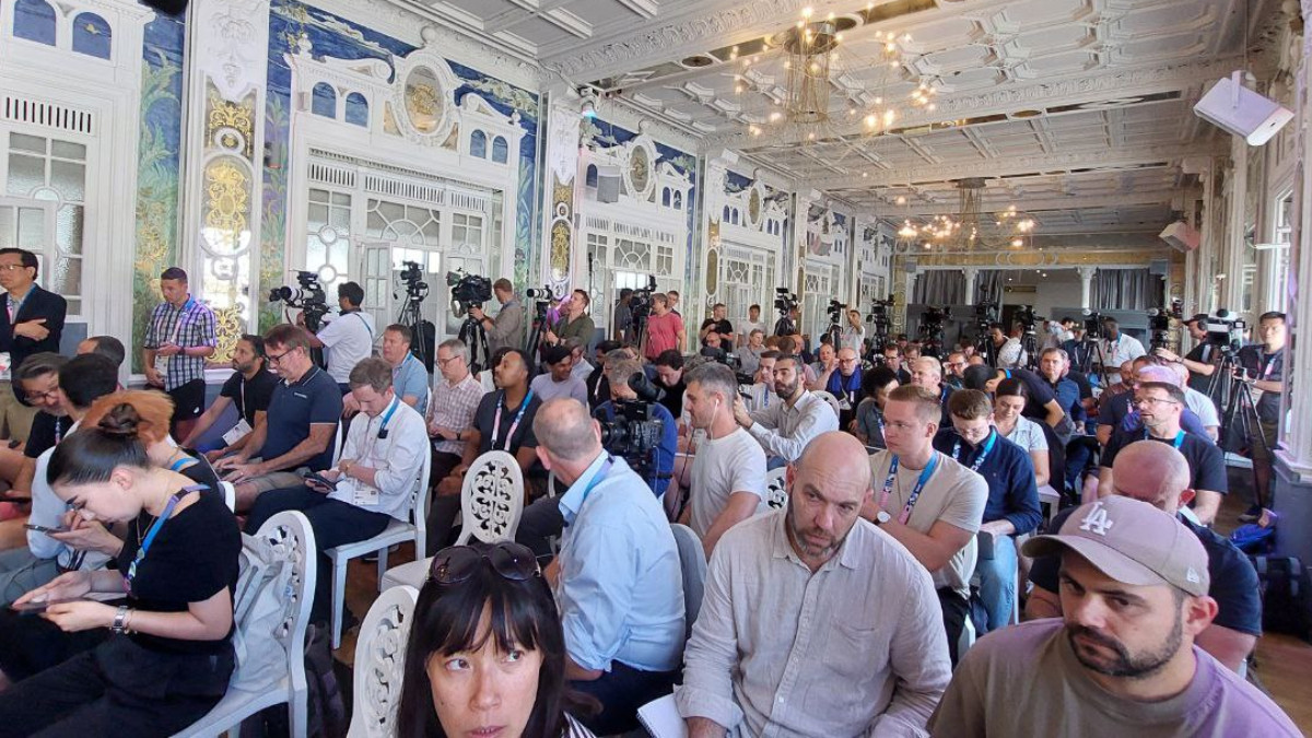 Most than 70 international media and press workers covering the press conference in Paris. RDP / ITG
