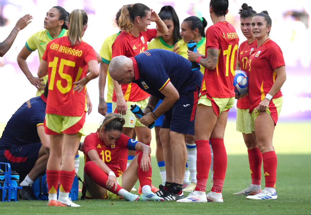 Olga Carmona reacts after being fouled by Marta. GETTY IMAGES