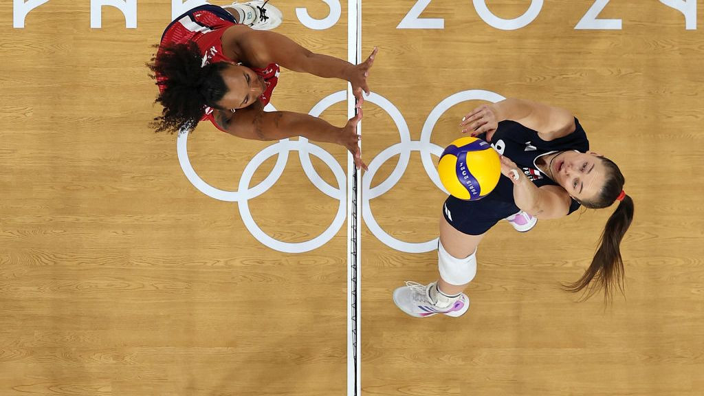 Haleigh Washington #15 of Team United States attacks the net against Magdalena Jurczyk #95 of Team Poland. GETTY IMAGES