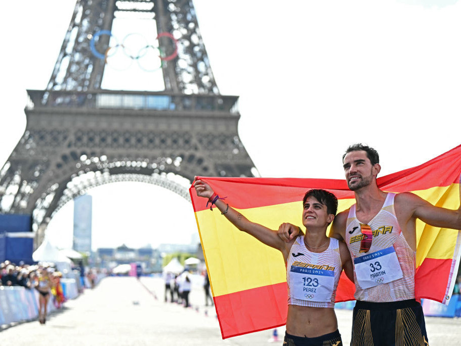 Spain's Maria Perez and Alvaro Martin have won the marathon race walk mixed relay. GETTY IMAGES