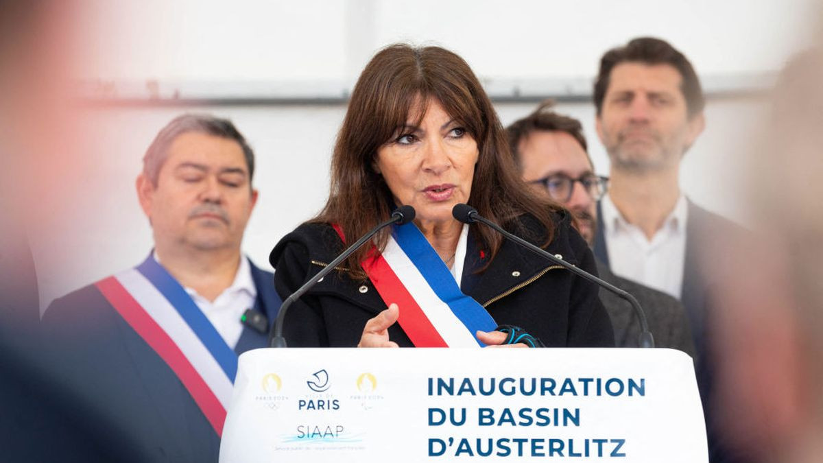 Paris' mayor Anne Hidalgo delivers a speech during the inauguration of the Austerlitz wastewater. GETTY IMAGES