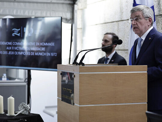 Thomas Bach addresses the media at the Israeli embassy in Paris. AP/Stephane De Sakutin