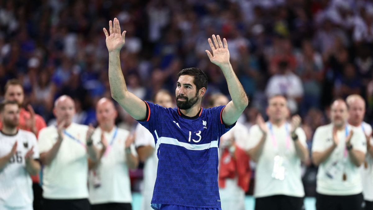 Nikola Karabatic is applauded by players and staff after being defeated by Germany. GETTY IMAGES