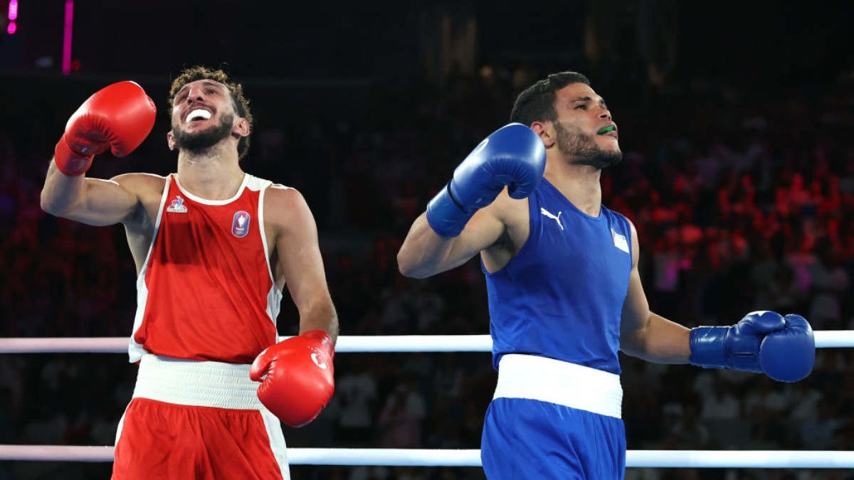 Sophiane Oumiha (France) is hun de after the decision of the victory of Erislandy Alvarez Borges (Cuba). GETTY IMAGES