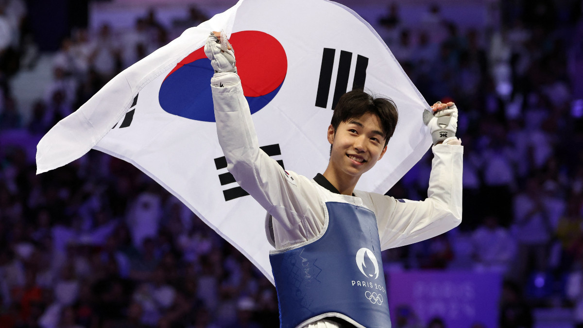 Taejoon Park celebrating his victory with the Korean National flag. GETTY IMAGES