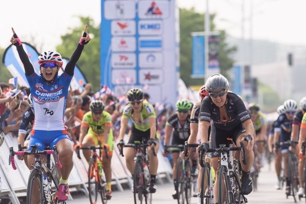 Ting Ying Huang earned a surprise victory at stage one of the Tour of Chongming Island ©Twitter/UCIWomenCycling