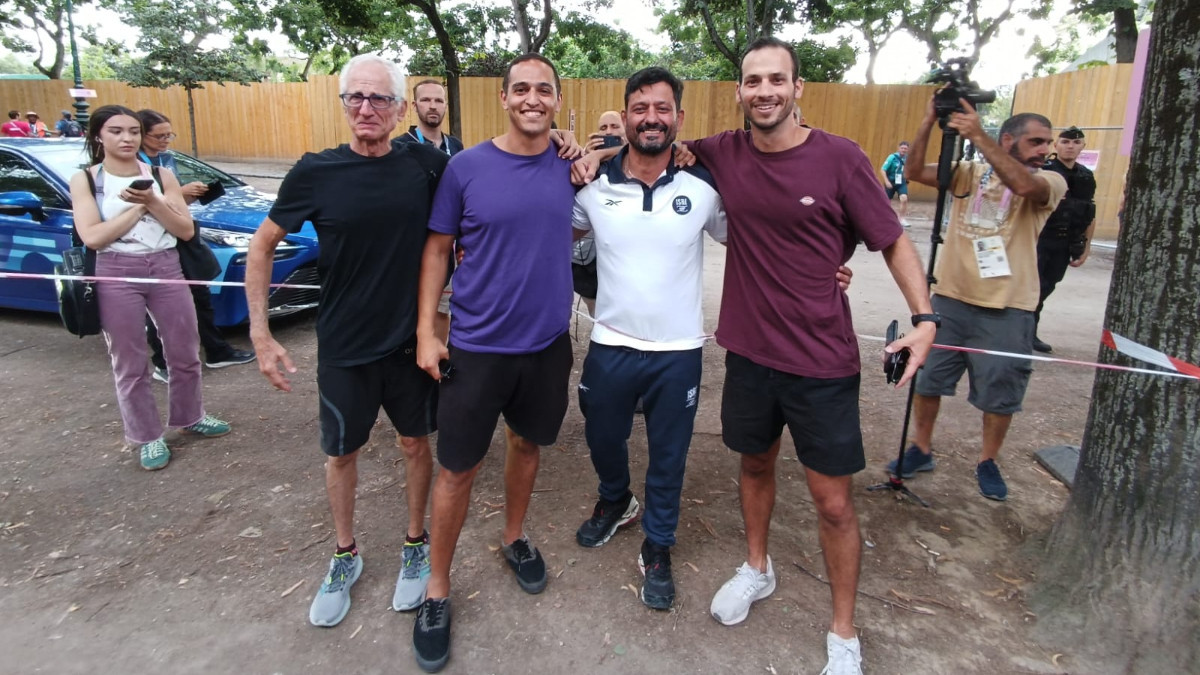 Oren Smadja (bronze medallist in Barcelona 1992 and current coach) with the protagonists of this story. RDP / INSIDE THE GAMES