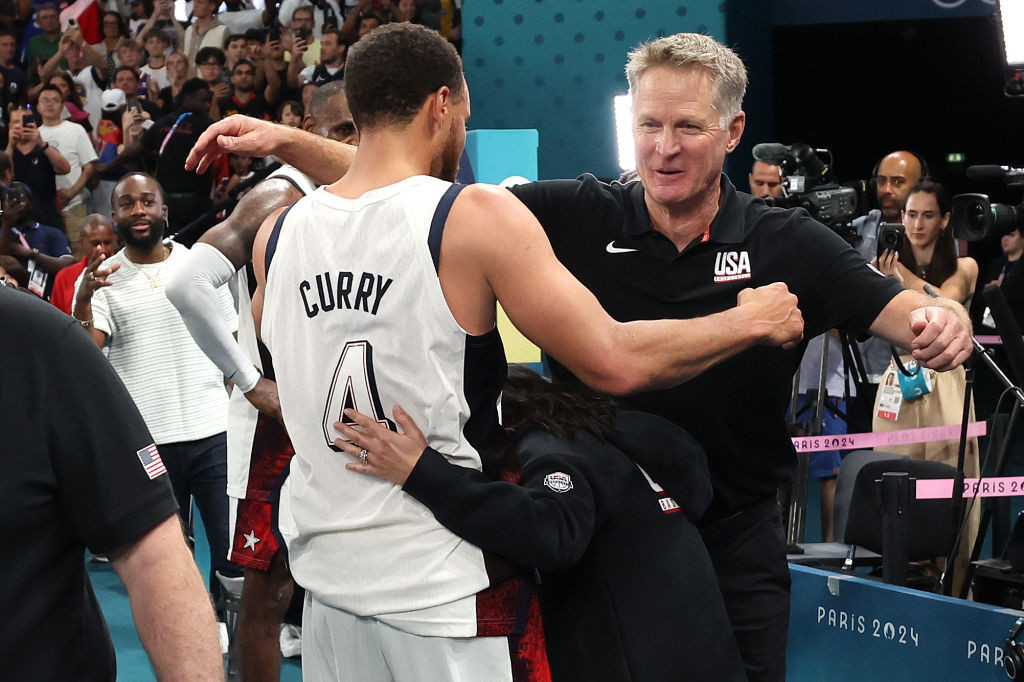 Stephen Curry and Head Coach Steve Kerr at the final of the match. GETTY IMAGES