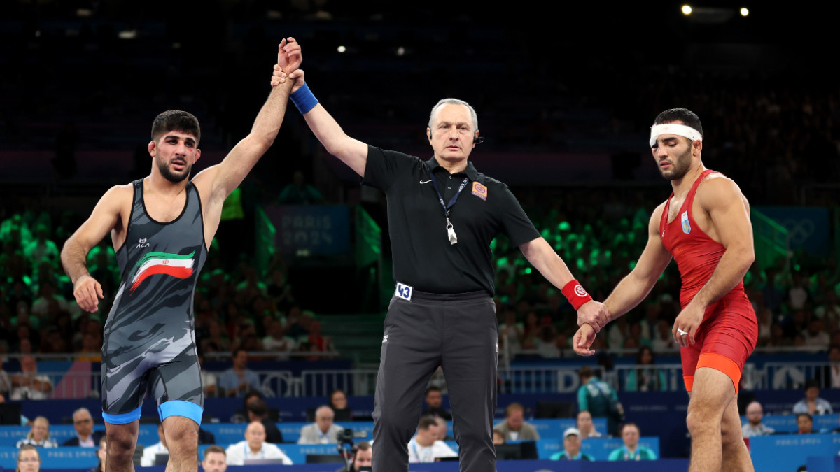 Saeid Esmaeili (left) won the final against Parviz Nasibov (right) 6-5. GETTY IMAGES