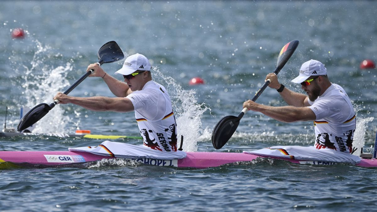 Jacob Schopf and Max Lemke compete for the gold in the men's kayak double 500m final. GETTY IMAGES