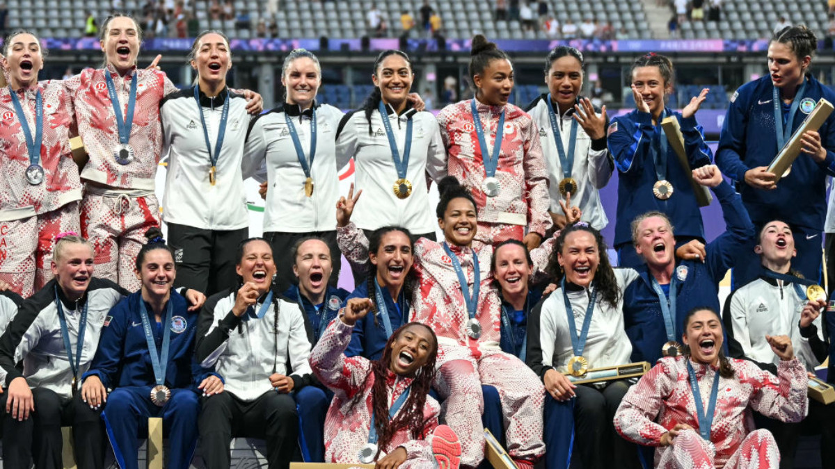 New Zealand Players pose with their medals on the podium during the victory ceremony in Paris 2024. GETTY IMAGES