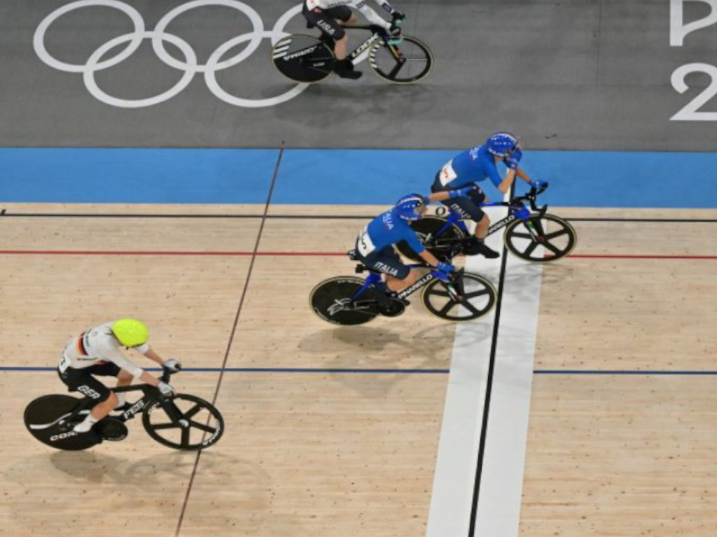 An overview shows Italy's Chiara Consonni and Italy's Vittoria Guazzini crossing the finish line and winning the women's track cycling madison final GETTY IMAGES