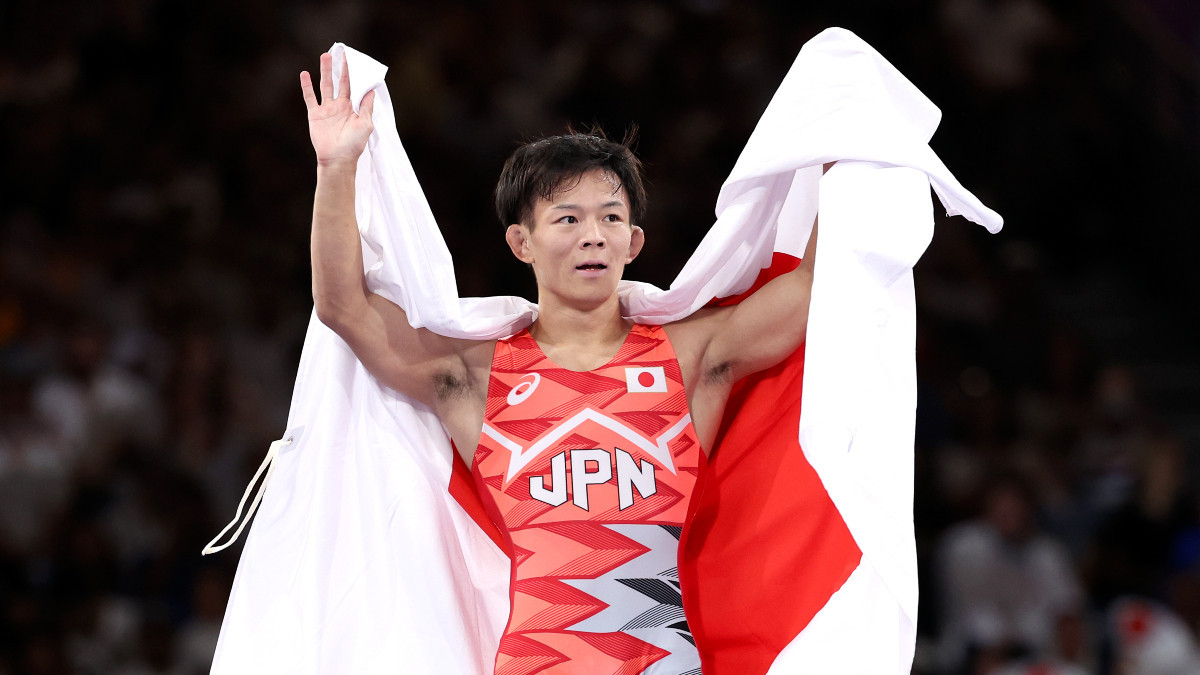 Wrestling: Higuchi and Sakurai on top, Yazdani and Dake beaten. GETTY IMAGES