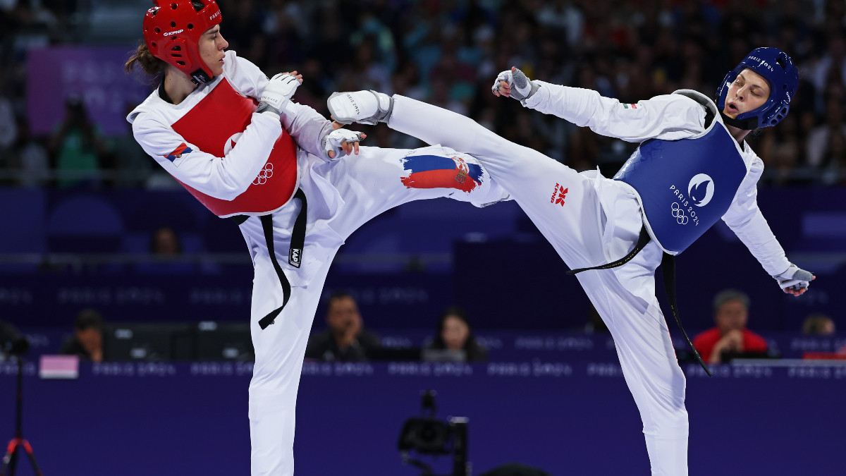 Action between Vivian Marton (blue) and Aleksandra Perisic during the final of the women's -67 kg category. GETTY IMAGES