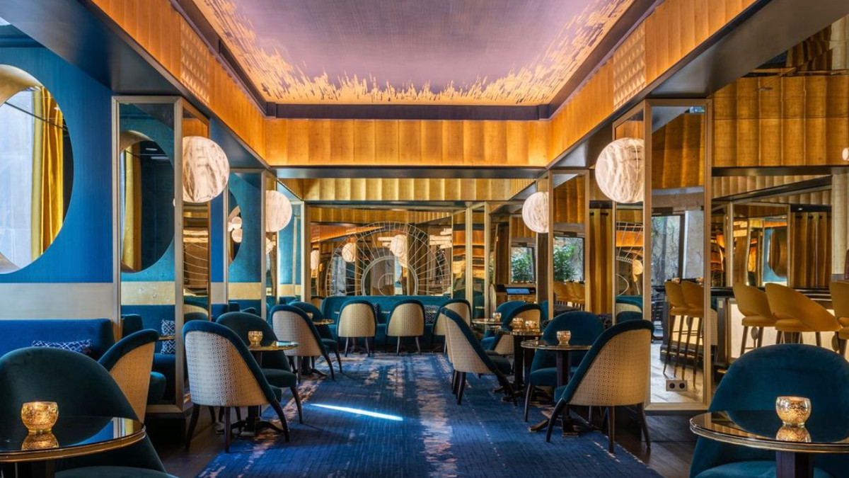 The bar at the Hotel du Collectionneur offers a luxurious setting. INSTAGRAM @hotelducollectionneur
