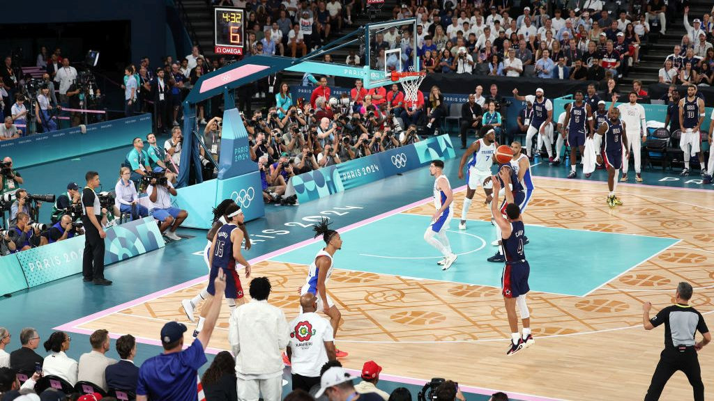 Stephen Curry of Team United States shoots a three point basket during the Men's Gold Medal game between Team France and Team United States. GETTY IMAGES