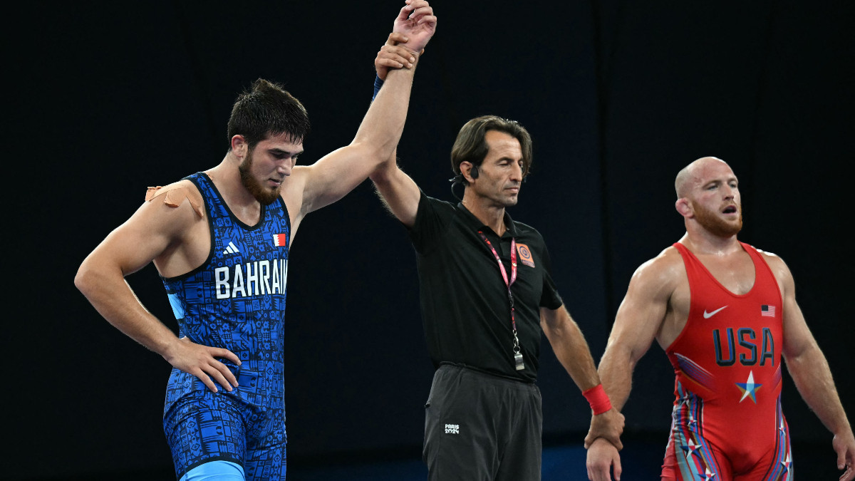 Akhmed Tazhudinov (blue) once again defeated Kyle Snyder. GETTY IMAGES