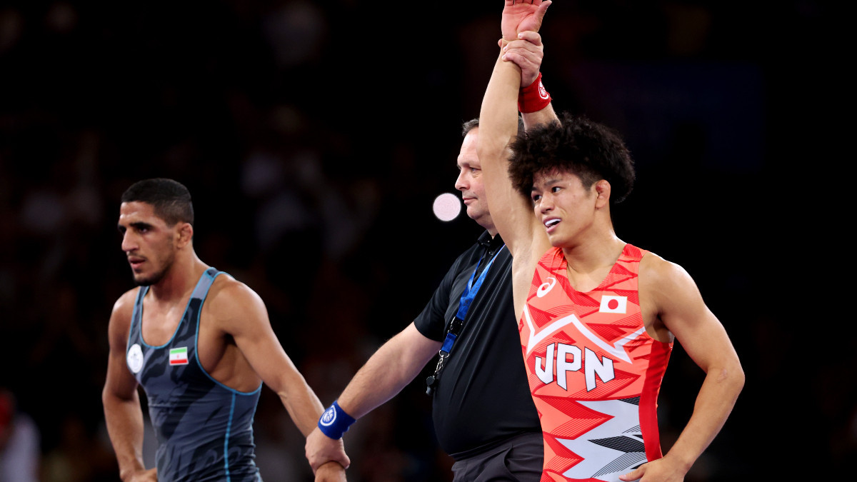 Kotaro Kiyooka (red) defeated Rahman Amouzadkhalili in the final match. GETTY IMAGES