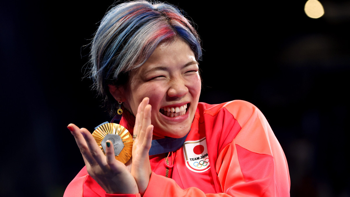 Yuka Kagami with her gold medal. GETTY IMAGES