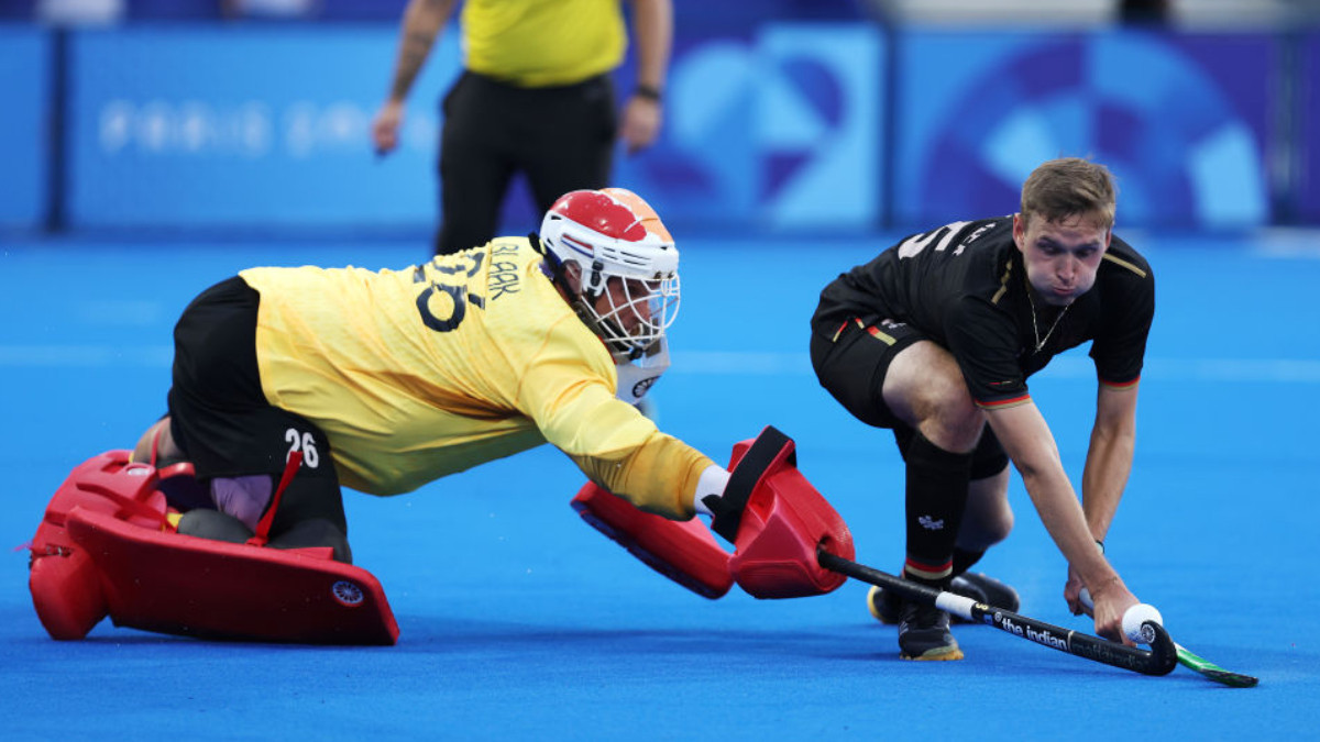 Mueller of Team Germany misses his team's second penalty in the shoot out against Pirmin Blaak of Team Netherlands. GETTY IMAGES