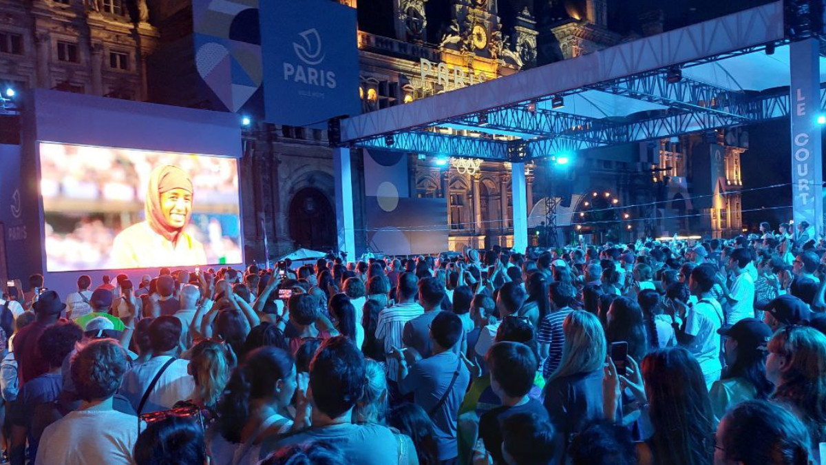 The highlight was the female marathon medal winners who were applauded in the Fan Zone at Hôtel de Ville's La Terrasse des Jeux. RDP / ITG