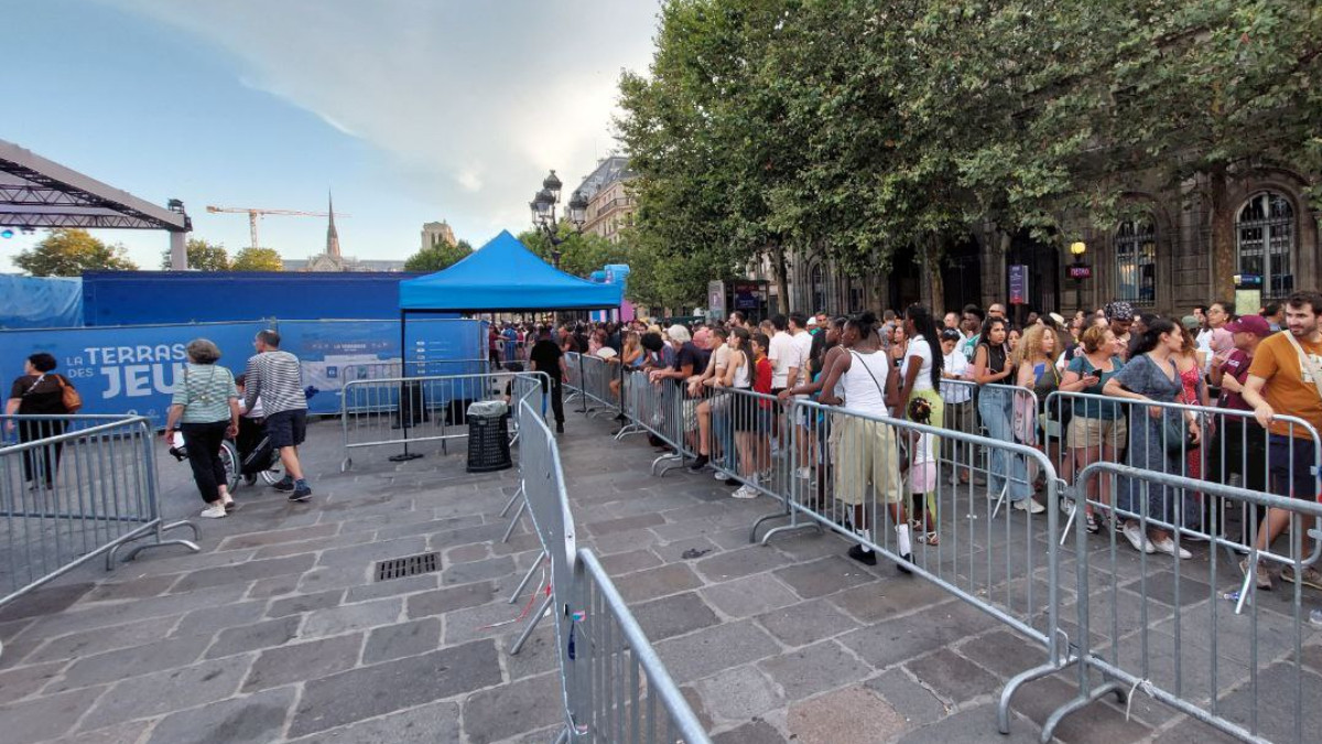 Security barriers and a strong police presence ensured the celebration was enjoyed peacefully, a consistent feature of Paris 2024. RDP/ ITG