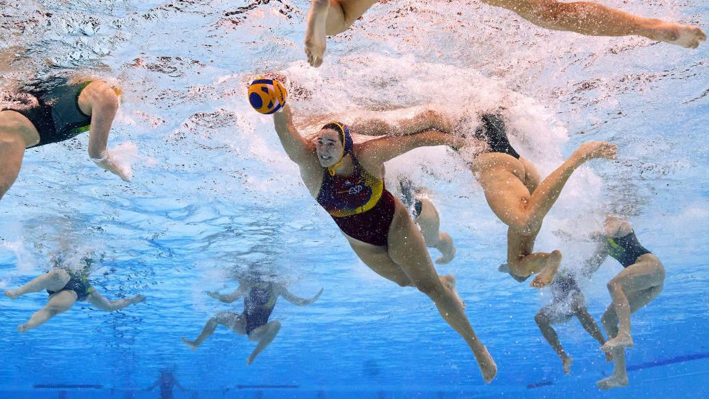 Paula Leiton of Team Spain gathers the ball in the Women's Gold Medal. GETTY IMAGES