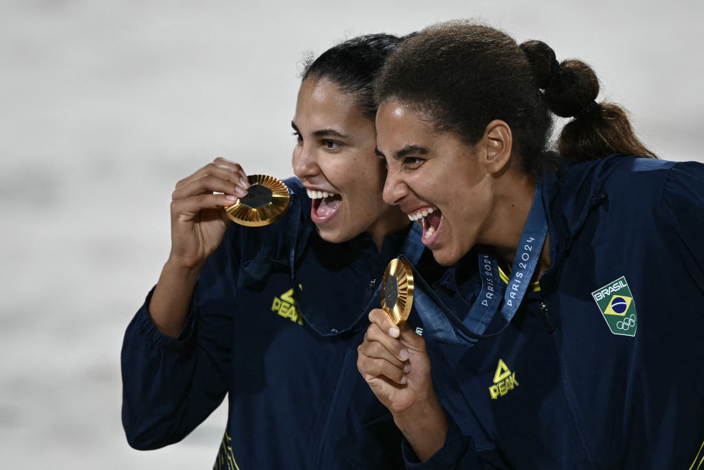 Gold medallists Eduarda Santos Lisboa (L) and Brazil's Ana Patricia Silva Ramos. GETTY IMAGES