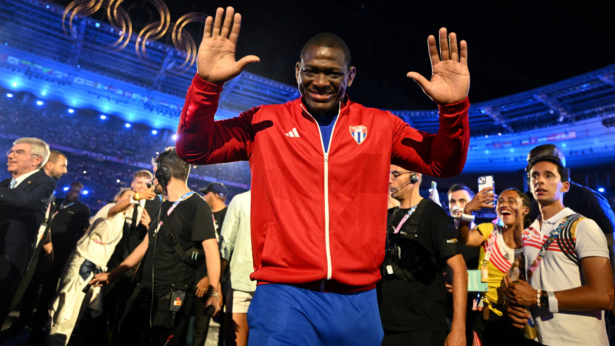 Mijain Lopez at the closing ceremony. GETTY IMAGES