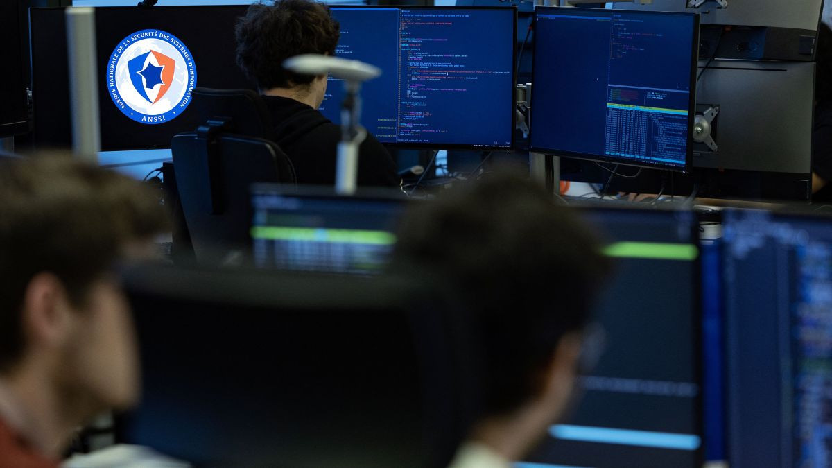 Agents of the operational center of ANSSI check datas on computers in Paris. GETTY IMAGES