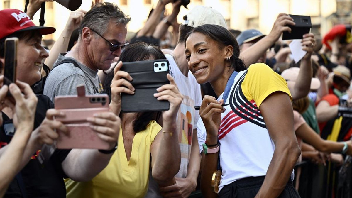 Belgian athlete Nafissatou Thiam meets fans at celebrations after Paris 2024. GETTY IMAGES