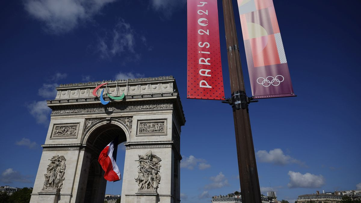 The Agito Paralympic logo on the Arc de Triomphe during Paris 2024. GETTY IMAGES