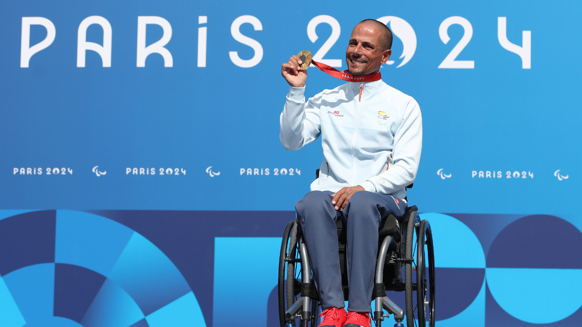 Spain's Sergio Garrote celebrates his gold medal in the men's H2 individual time trial Para-cycling road race. GETTY IMAGES