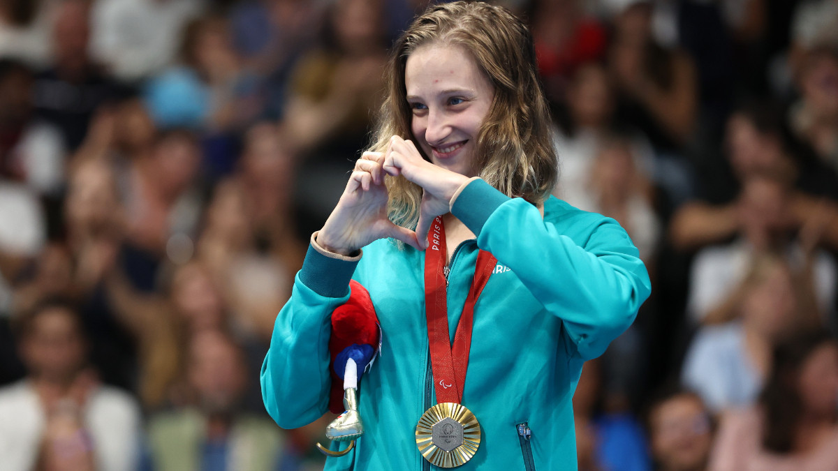 Neutral Paralympic athlete from Russia Valeriia Shabalina with her gold medal in the women's 200m individual medley. GETTY IMAGES