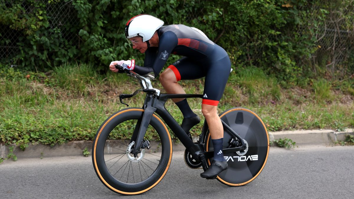 Sarah Storey competes in the Women's C5 Individual Time Trial in Paris 2024. GETTY IMAGES