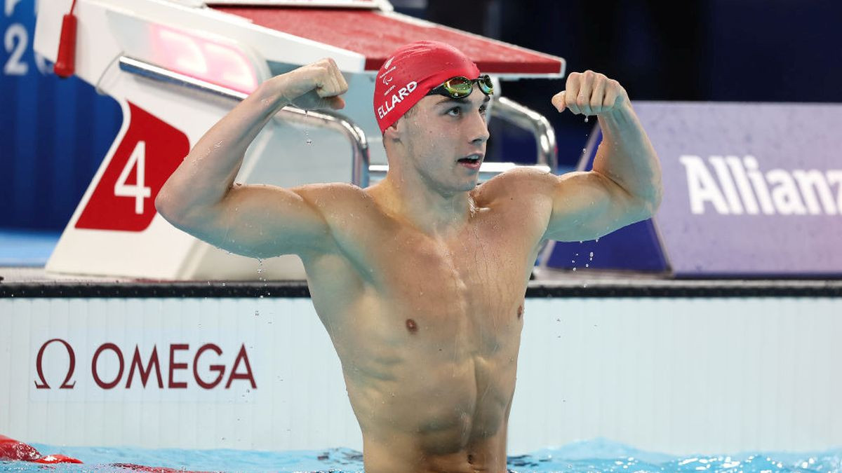 Ellard showing off his biceps after winning. GETTY IMAGES