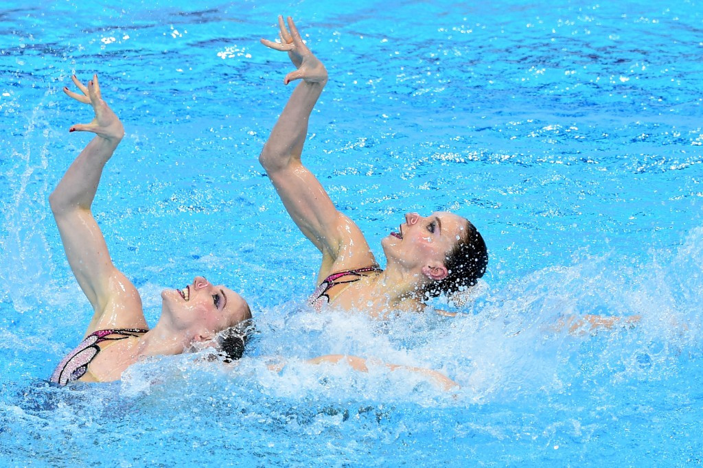 Natalia Ishchenko and Svetlana Romashina triumphed in the  synchronised swimming duet event