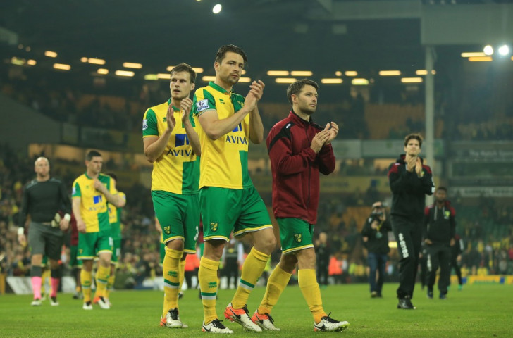 Norwich City players, victorious on the night against Watford but relegated nevertheless, return their supporters' applause ©Getty Images