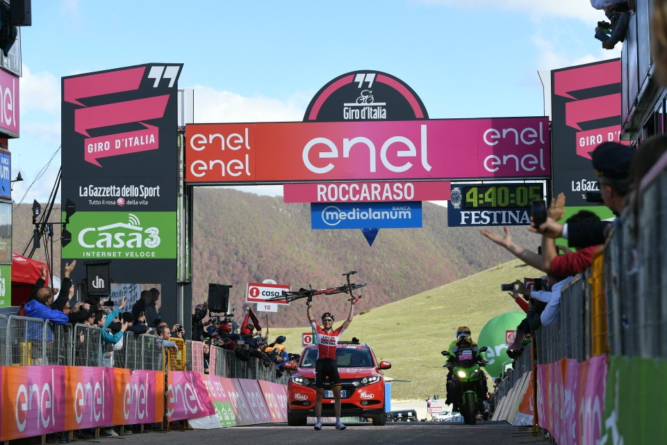Wellens wins sixth stage of Giro d'Italia as Dumoulin extends race lead